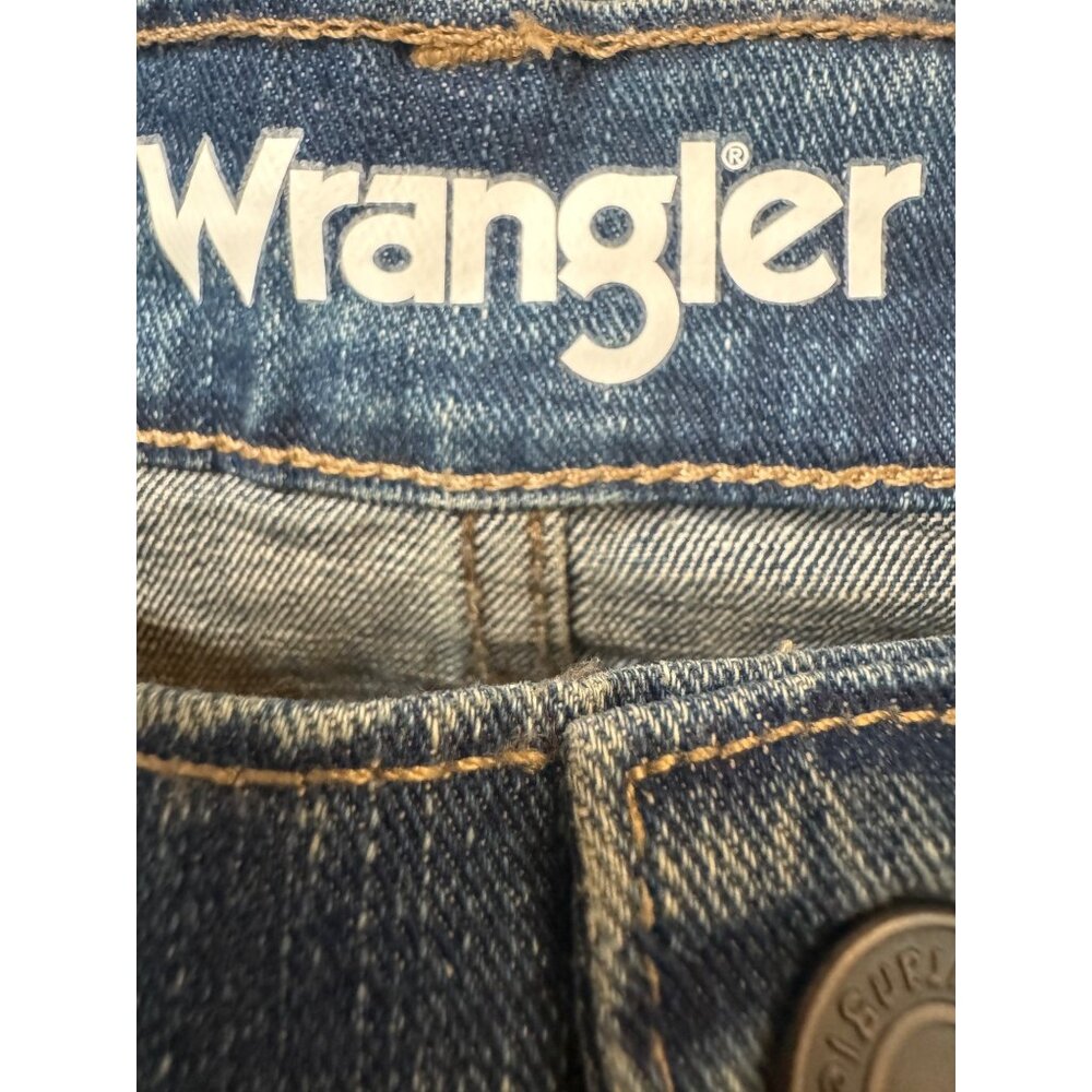NWT Wrangler 34x30 Mens Relaxed Fit Jeans Blue Denim - Picture 2 of 12